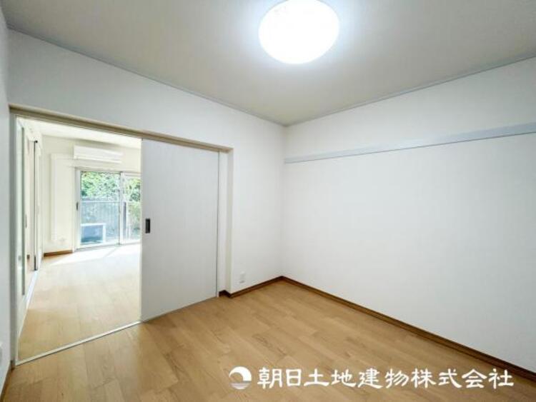 内装 【洋室】大切な家族一人ひとりの大切な個別空間。趣味・感性で個性的に飾って頂けるようシンプルに仕上げてあります。