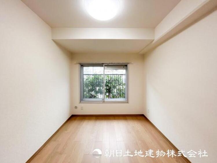 内装 【洋室】爽やかな空間演出とセンス良く纏められた室内は寛ぎ空間でなければなりません。妥協せずにまとめ上げました。