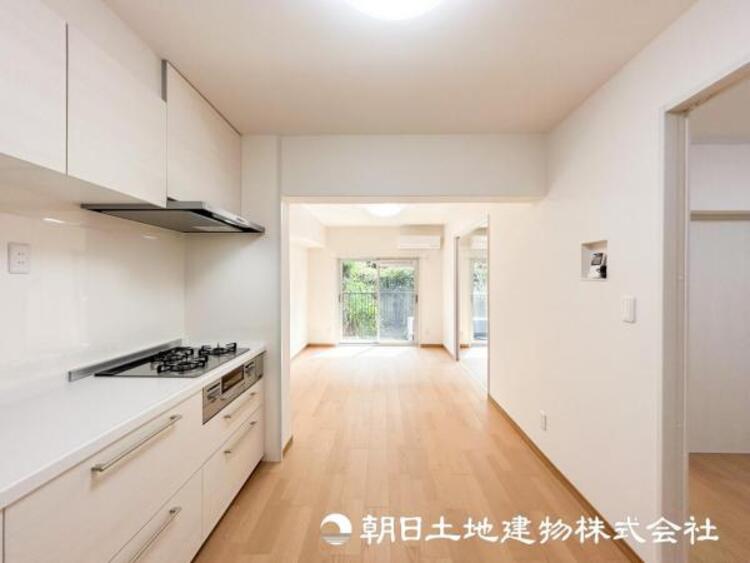 居間 【リビング】家族や友人との時間など１番多くの時間を過ごす空間だからこそ快適な空間を目指してプランニングしました。