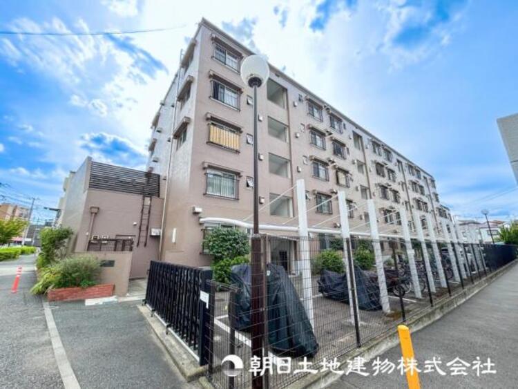 外観 【外観・立地】時代の流行ではなく拘りを貫く。シックなカラートーンで街並みに溶け込む外観は、絶妙なバランスで輝きを放ちます。