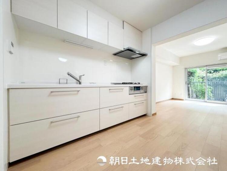 キッチン 【キッチン】シンプルで使いやすさにこだわりました。快適な日常を支える機能性と強さがひとつになった自慢のキッチンです。