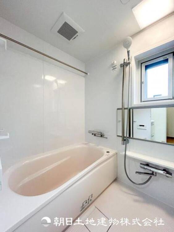 風呂 【浴室】日々の疲れを取り心も身体も癒すことができる私だけのリラックス空間、優しいカラーをチョイスし空間を仕上げました。