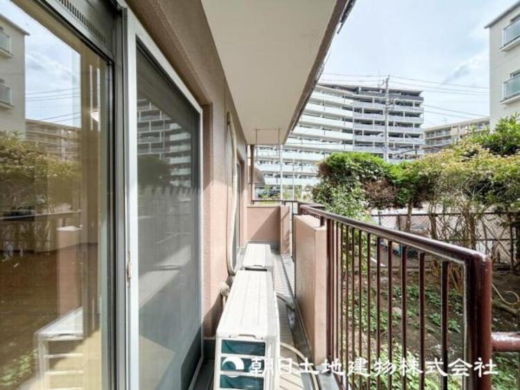 バルコニー 【バルコニー】太陽に愛された家。陽当り・通風に優れた魅力的で快適さを追求したプライベート空間です。