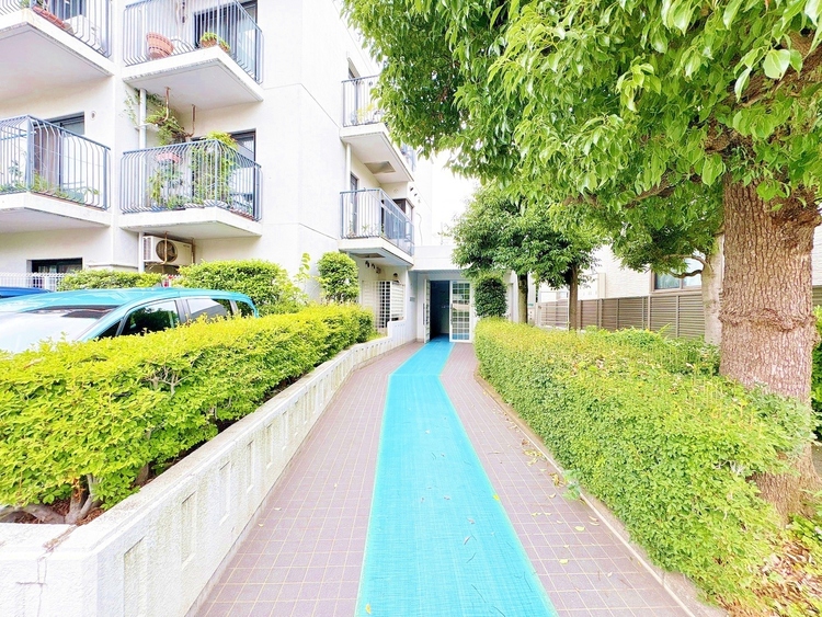 エントランス 外と内をつなぐエントランスは、まさに顔となる場所。