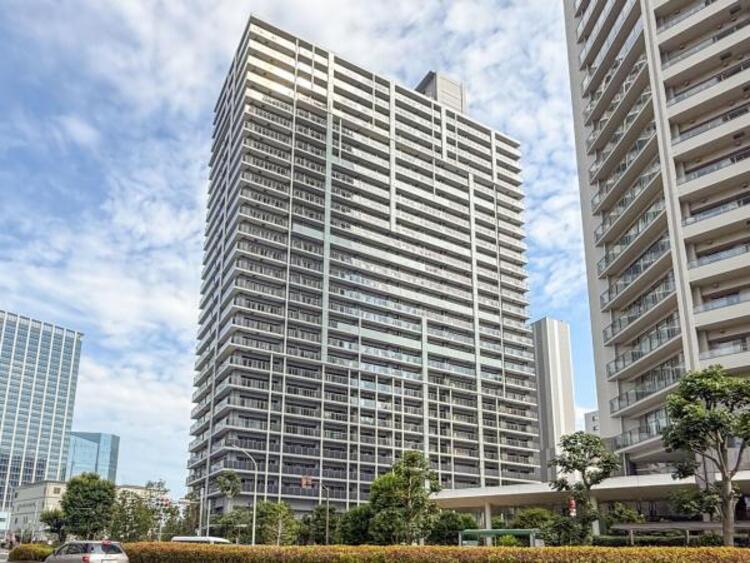 外観 各棟によって暖かい日差しの入り方・見え方も違うお住まい。実際の日当たりや現地の雰囲気もご確認くださいませ。