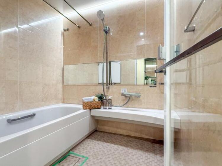 風呂 高級感を演出する内装の浴室は、心休まるくつろぎのスペースにも癒しのスペースにもなる空間です。