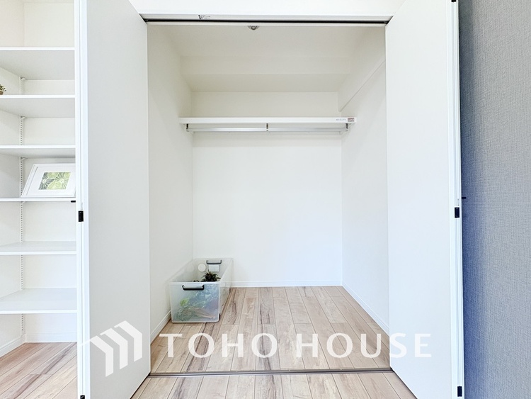 収納 リビングにもクローゼットを完備。散らかりがちなリビングもスッキリした空間に