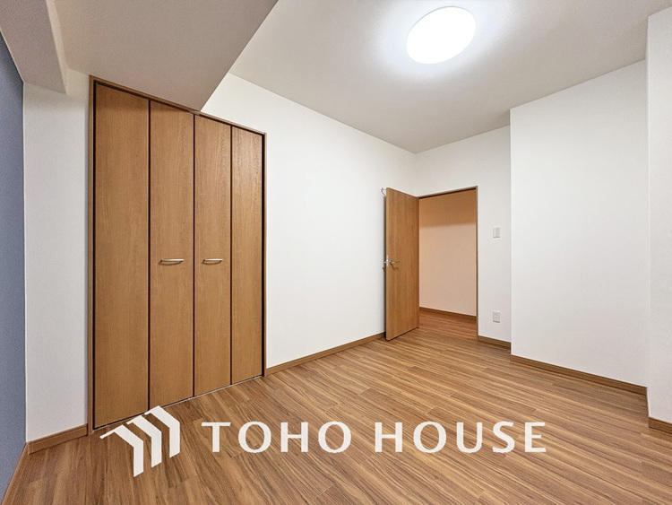 内装 感性を育むプライベートルームはシンプルでスマートな空間