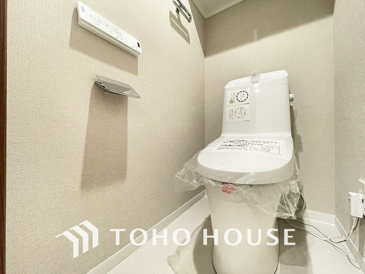 トイレ 清潔な洗浄機能付温水シャワートイレ