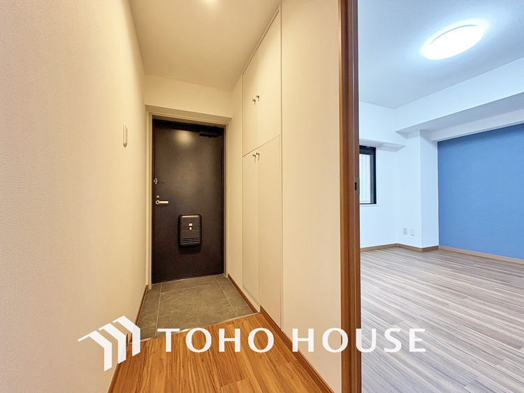 玄関 落ち着いた雰囲気の玄関、家族の帰りを暖かく迎えてくれます