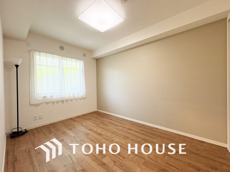 内装 採光もある洋室は、くつろぎのひと時を過ごすのにぴったり