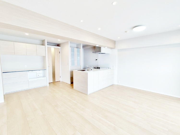 居間 居心地の良い空気感は、暮らしのステージを彩り、心からのやすらぎと満足感を与えてくれます。