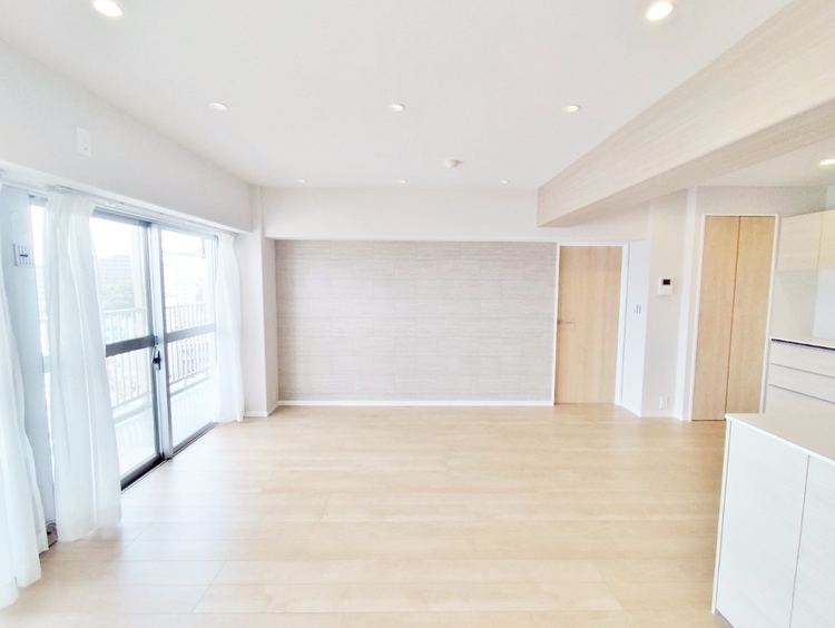 居間 飾り過ぎないシンプルな内装と偏り過ぎないデザインで統一しました。