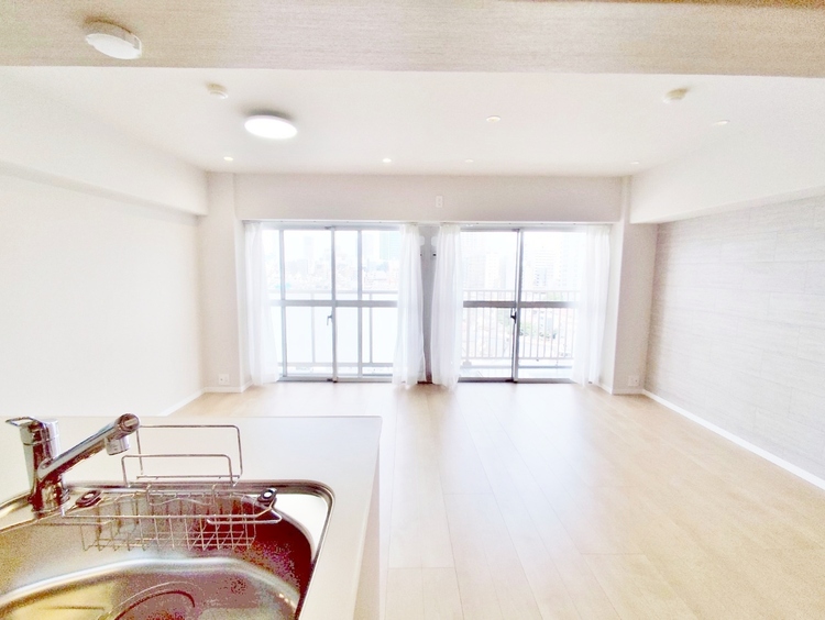 居間 快適に過ごす毎日を求めて、暮らしの中でご自身の「マイホーム」に創り上げてください。