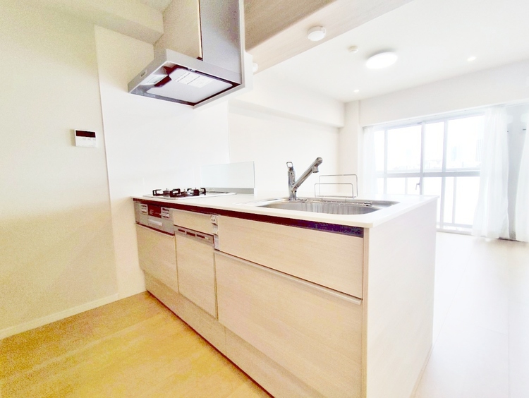 キッチン スマートな意匠と充実の機能を備えたキッチンが、暮らしにおいしい彩りを添えます。