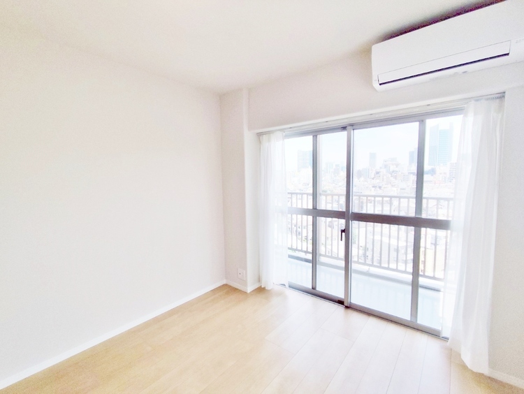 寝室 ベッドも十分に設置するスペースがあります。