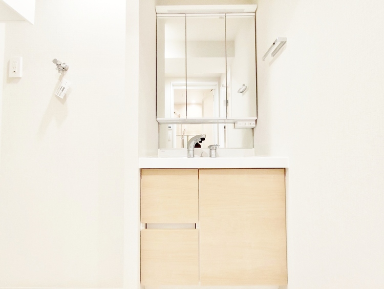 洗面 何かと物が増える場所だからこそ、スッキリと見映えの良い空間に。