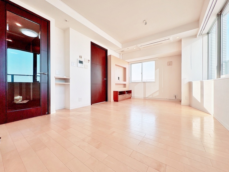 居間 豊かな居住性と、安心感を満たすクオリティが見事に調和した住空間。