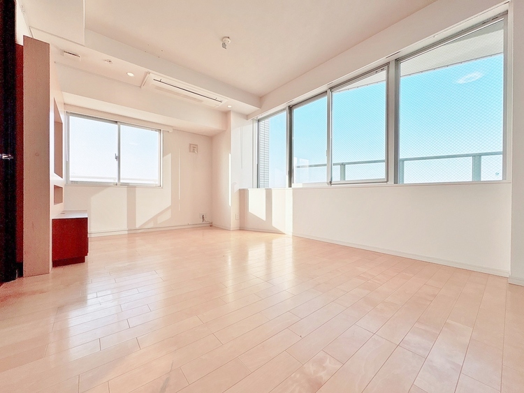 居間 飾り過ぎないシンプルな内装と偏り過ぎないデザインで統一しました。