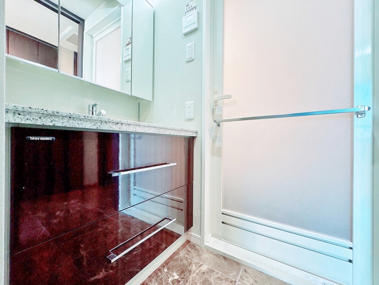 洗面 何かと物が増える場所だからこそ、スッキリと見映えの良い空間に。