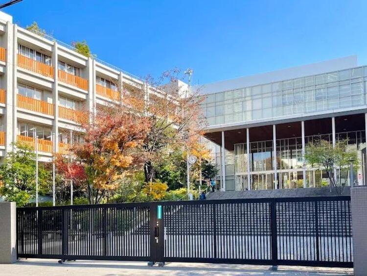 周辺 新宿区立新宿中学校