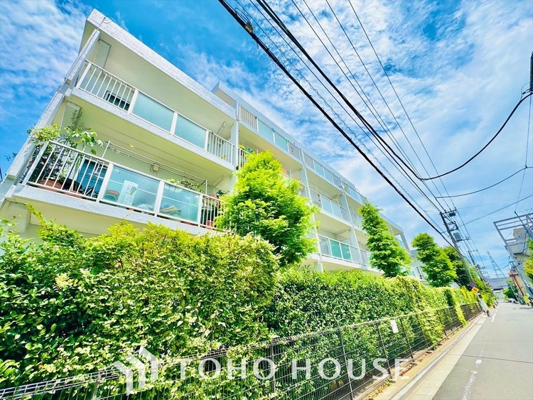 外観 漂う上質な空気感、マンションに入れば「おかえりなさい」と笑顔で迎えてくれるエントランス。最良の心配りを感じるマンションでした。