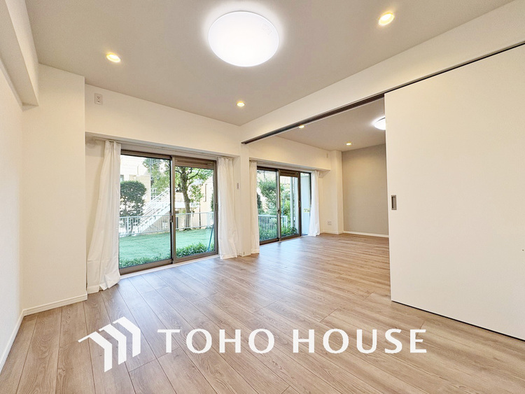 内装 採光もある洋室は、くつろぎのひと時を過ごすのにぴったり