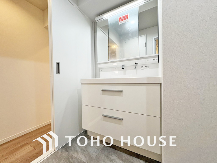 洗面 大きな洗面鏡付き、朝の身支度も楽しくなりますね