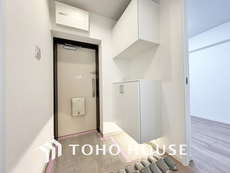 玄関 落ち着いた雰囲気の玄関、家族の帰りを暖かく迎えてくれます