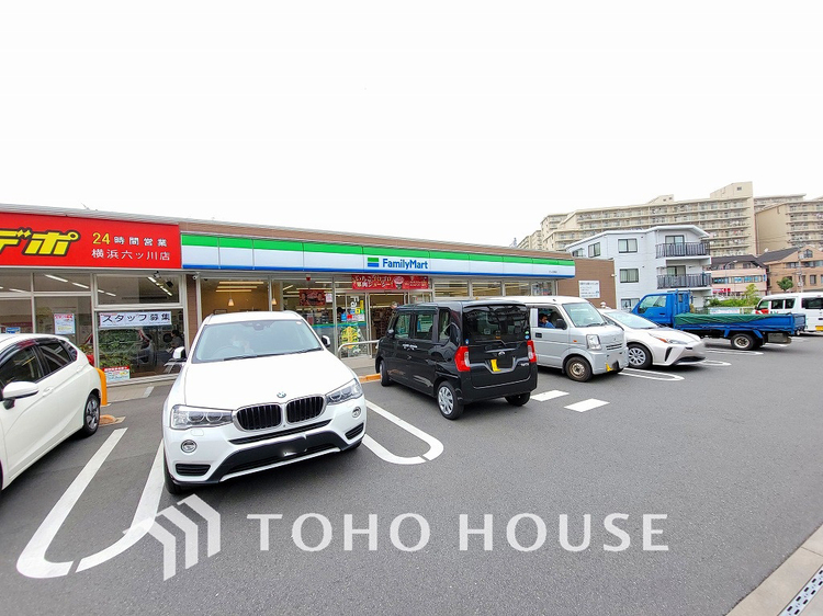 周辺 ファミリーマート 六ッ川西店　距離180ｍ