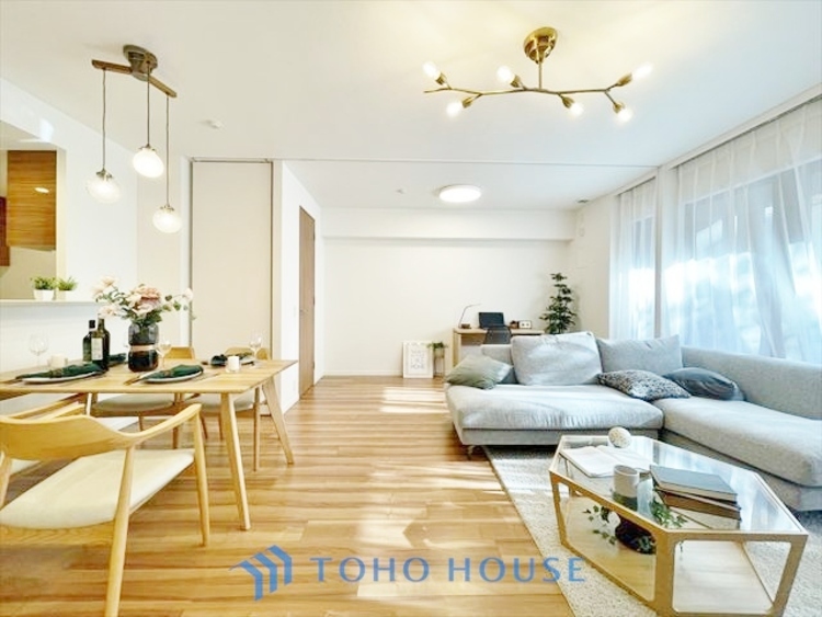 内装 ◆ここに在る◆事も無げに美しく、伝えるには筆舌に尽くし難い。豪華絢爛や華美と言う事ではなく、住まう者にとって暮らし易く心地がいいと言う美しさがこの住まいには込められている。