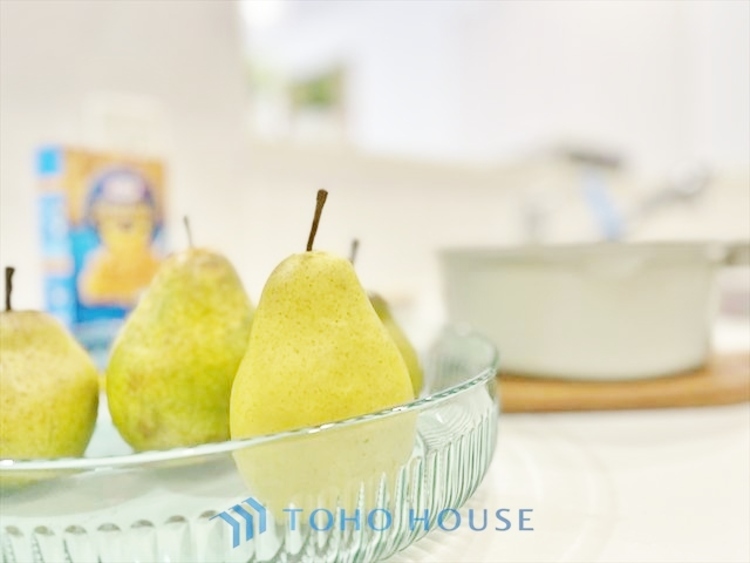 内装 ◆海の向こうへ沈む夕日◆オレンジ色の光は大人になった今の僕にはわかる。1日の終わりを伝えに来たわけではなく、また明日が来る方へ導いてくれた事を。