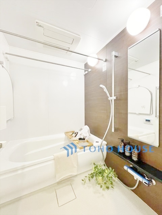 風呂 ◆ここに在る◆事も無げに美しく、伝えるには筆舌に尽くし難い。豪華絢爛や華美と言う事ではなく、住まう者にとって暮らし易く心地がいいと言う美しさがこの住まいには込められている。