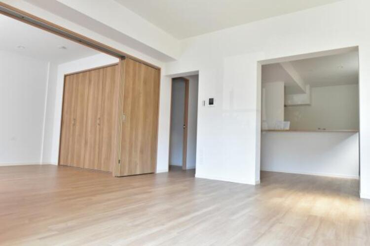 居間 安らぎの日々のために最新の設備・仕様を採用しました。笑顔の毎日をここでお過ごしください。