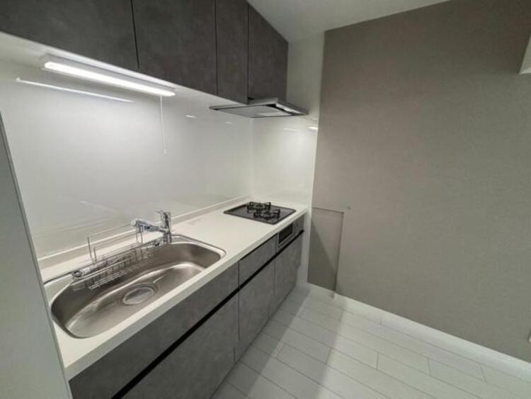 キッチン 清潔感のあるキッチン。使い勝手の良い設備のキッチンで効率よくお料理ができます。（2025.7.10撮影）