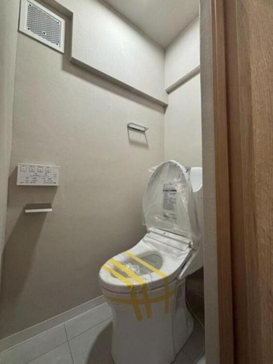 トイレ 清潔感溢れるトイレ。落ち着いた空間で安らぎのひとときをお過ごしいただけます。（2025.7.10撮影）