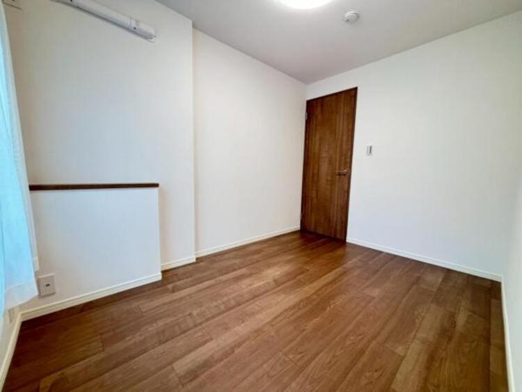 内装 住まう方自身でカスタマイズして頂けるように「シンプル」にデザインされた室内。（2025.6.26撮影）