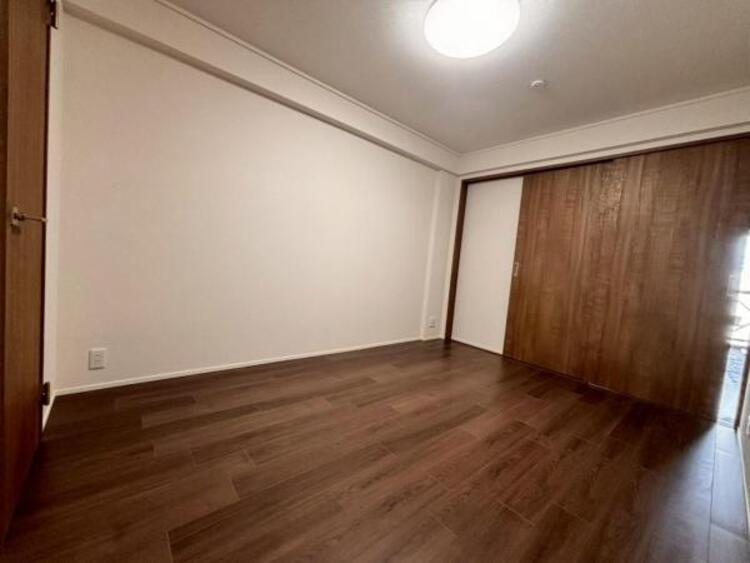 内装 リビング続き間の洋室はお子様を遊ばせるスペースとしても重宝します。（2025.7.10撮影）