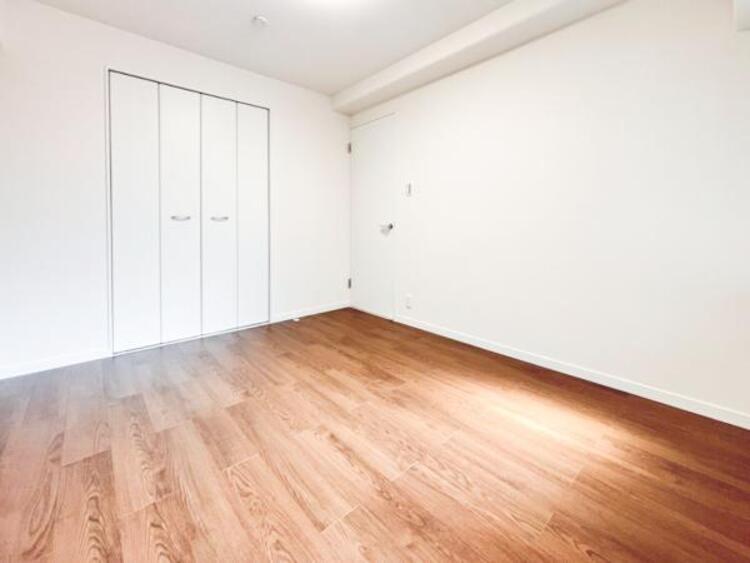 内装 居室内に余計な家具を置く必要がないので、シンプルですっきりとした暮らしが実現しています。（2025.9.16撮影）