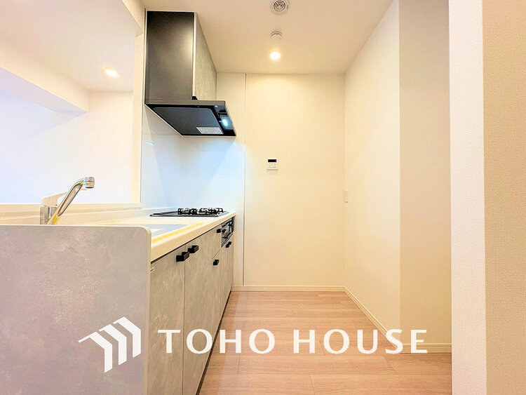 キッチン 落ち着きのあるカラーで統一された清潔感と気品が溢れるキッチン