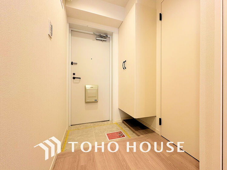 玄関 落ち着いた雰囲気の玄関、家族の帰りを暖かく迎えてくれます