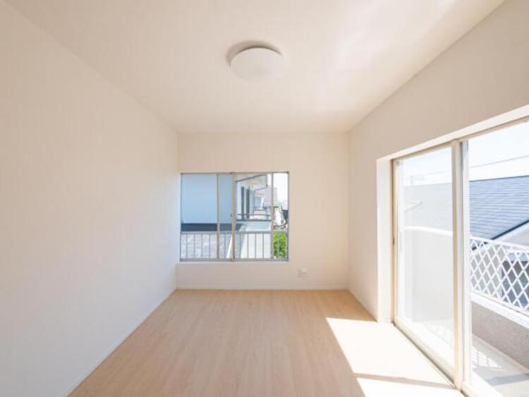 内装 自分の時間を充実させながら心豊かにできるプライベート空間！！穏やかな寛ぎを届ける仕様のゆとりある居室。個室のお部屋が欲しいという要望に応える設計で、過ごす時間が長くてもゆったり落ち着いて過ごせそう！！