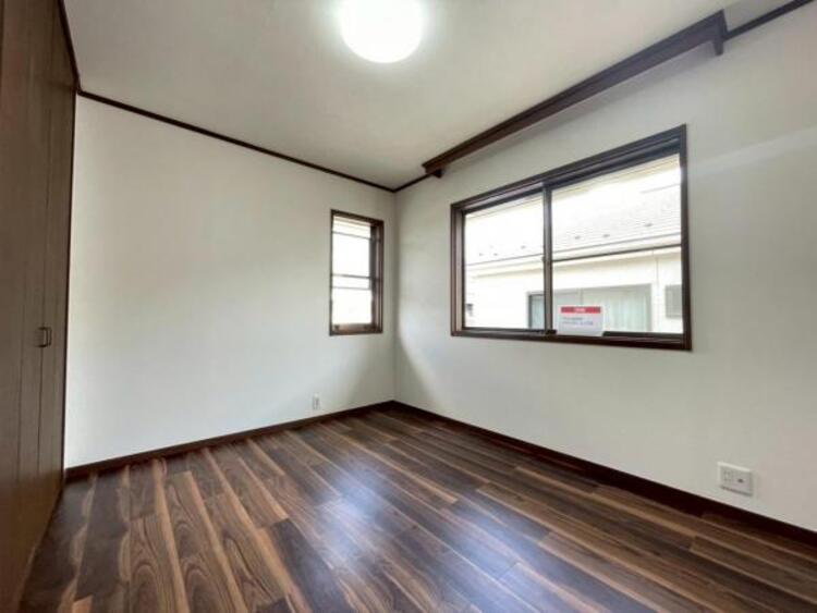 内装 子供部屋にぴったりな洋室。明るい空間で成長を見守ります 