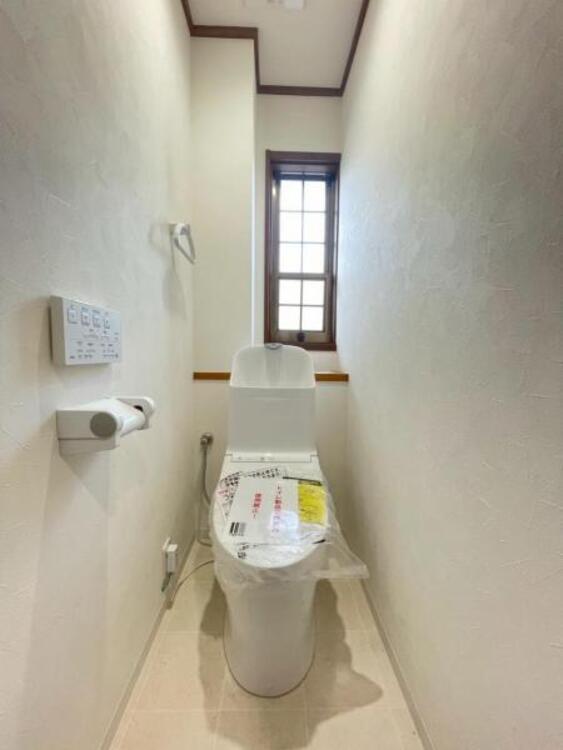 トイレ 明るく清潔感のある節水型ウォシュレットトイレです 