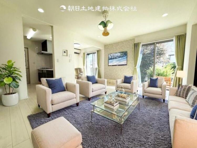 居間 本画像はCGで作成しており、実際に現地に家具は置かれておりません。また、価格に家具は含まれておりません。