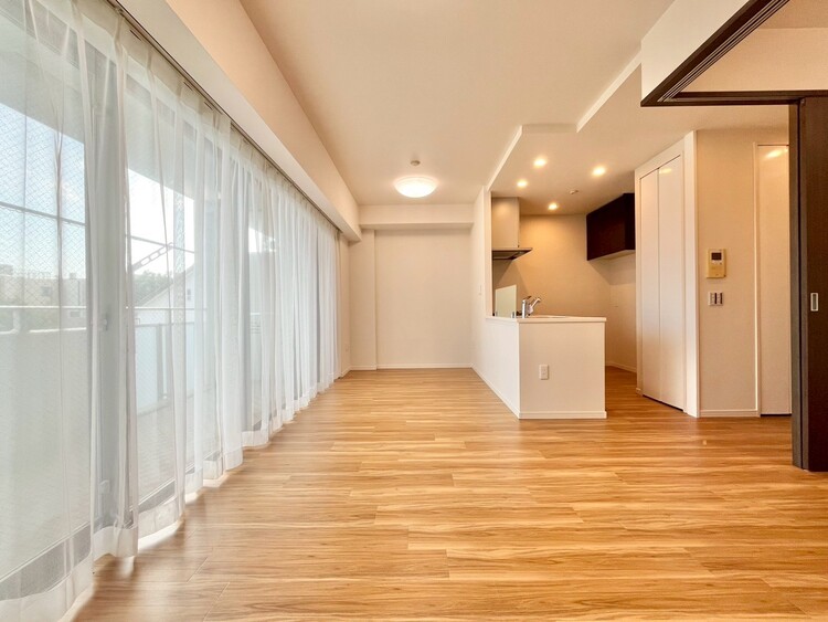 居間 居心地の良い空気感は、暮らしのステージを彩り、心からのやすらぎと満足感を与えてくれます。