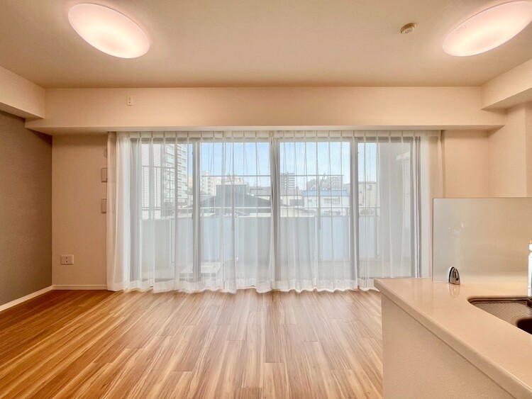 居間 飾り過ぎないシンプルな内装と偏り過ぎないデザインで統一しました。