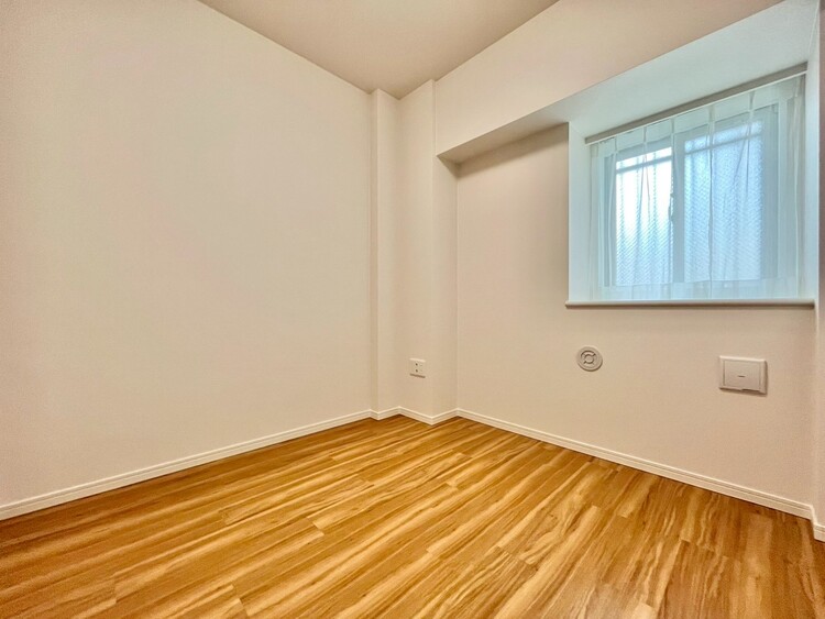 寝室 ベッドも十分に設置するスペースがあります。