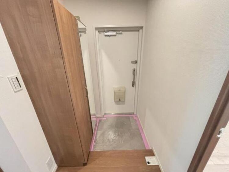その他 シューズボックスについている鏡は靴を履いた全身を写せるので外出時の最終チェックに最適です。（2025.6.26撮影）