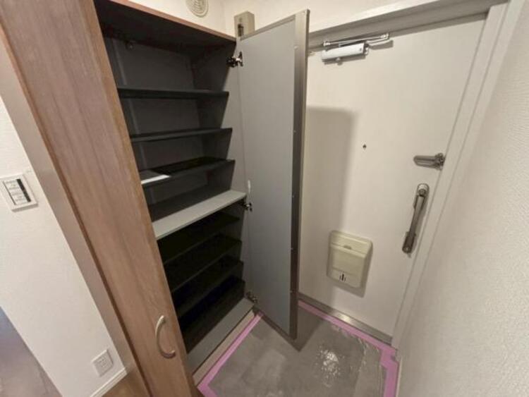 その他 清潔感のある空間を保てるよう収納スペースを設けていますので、玄関をスッキリ綺麗な空間に纏めます。（2025.6.26撮影）